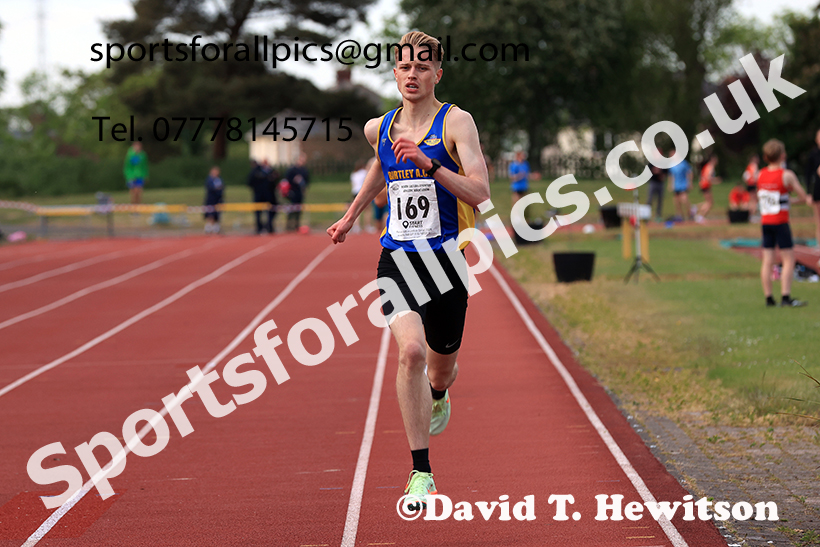 The 3000 metres, 2025 NEGP No 2, Monkton Stadium, Wednesday, May 28th. Photo: David T. Hewitson/Sports for All Pics